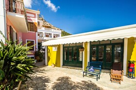 Blue Horizon Studios & Apartments