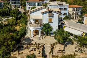 Blue Horizon Studios & Apartments