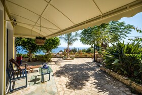 Blue Horizon Studios & Apartments