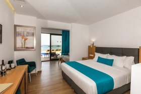 Cavo Orient Beach Hotel