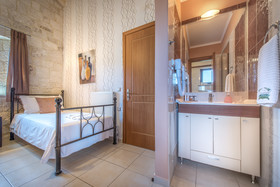Emerald Villas & Suites