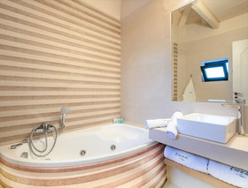 Emerald Villas & Suites