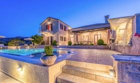Emerald Villas & Suites
