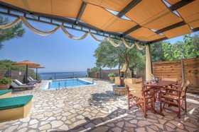 Emerald Villas & Suites