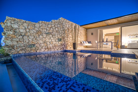 Emerald Villas & Suites