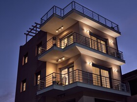 Laura Suites