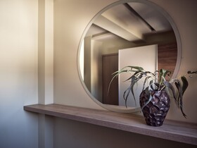 Laura Suites