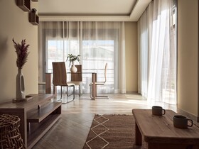 Laura Suites