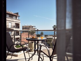 Laura Suites