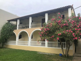 Medousa Apartments