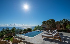 Pasithea Elegant Villa