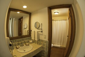 Amatique Bay Hotel