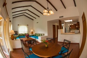 Amatique Bay Hotel