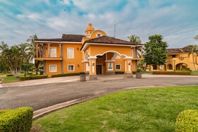 Amatique Bay Hotel