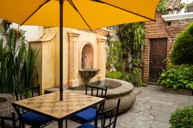 La Villa Serena Bed & Breakfast