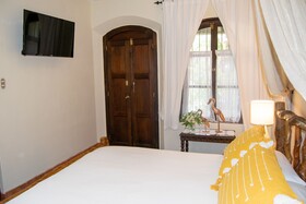 La Villa Serena Bed & Breakfast