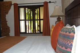 Los Olivos Boutique