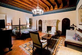 Palacio De Dona Leonor