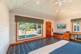 Barefoot Cay Boutique Resort & Marina