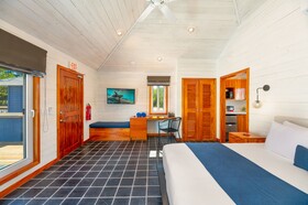 Barefoot Cay Boutique Resort & Marina