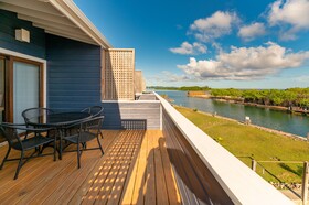 Barefoot Cay Boutique Resort & Marina