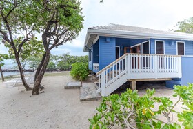 Barefoot Cay Boutique Resort & Marina