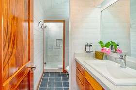 Barefoot Cay Boutique Resort & Marina
