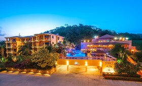 Clarion Suites Roatan at Pineapple Villas