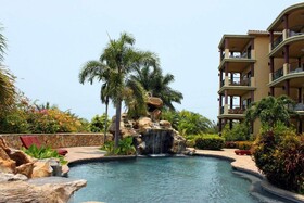 Clarion Suites Roatan at Pineapple Villas