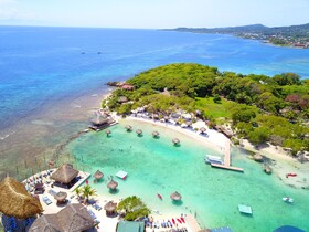 Clarion Suites Roatan at Pineapple Villas