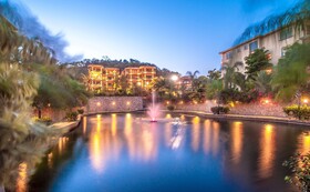 Clarion Suites Roatan at Pineapple Villas