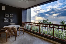 Kimpton Grand Roatán Resort & Spa