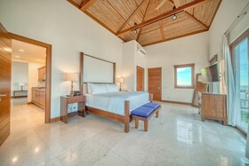 Las Verandas Hotel & Villas