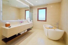 Las Verandas Hotel & Villas