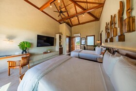 Las Verandas Hotel & Villas