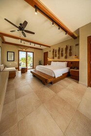 Las Verandas Hotel & Villas