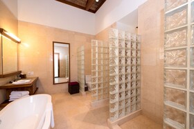 Las Verandas Hotel & Villas