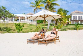 Las Verandas Hotel & Villas