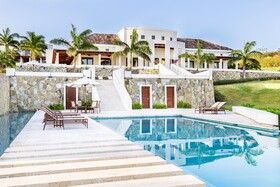 Las Verandas Hotel & Villas