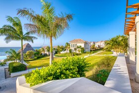 Las Verandas Hotel & Villas