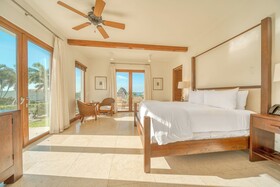 Las Verandas Hotel & Villas