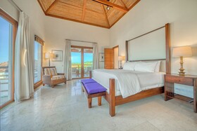 Las Verandas Hotel & Villas