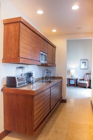 Las Verandas Hotel & Villas
