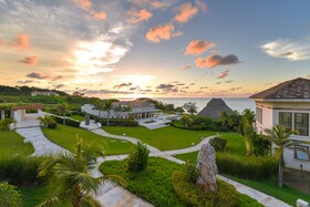 Las Verandas Hotel & Villas