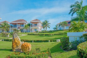 Las Verandas Hotel & Villas