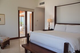 Las Verandas Hotel & Villas