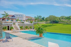 Las Verandas Hotel & Villas