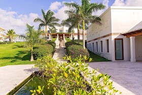 Las Verandas Hotel & Villas