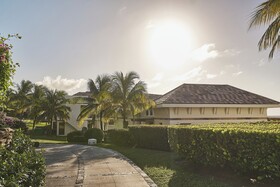 Las Verandas Hotel & Villas