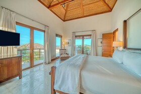 Las Verandas Hotel & Villas
